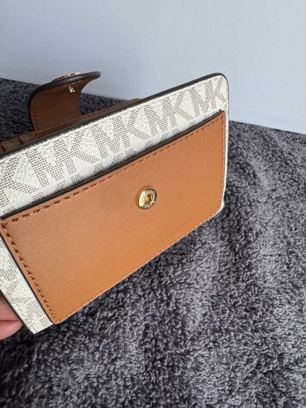 MICHAEL KORS Small Signature Logo VANILLA Wallet - Picture 9 of 10